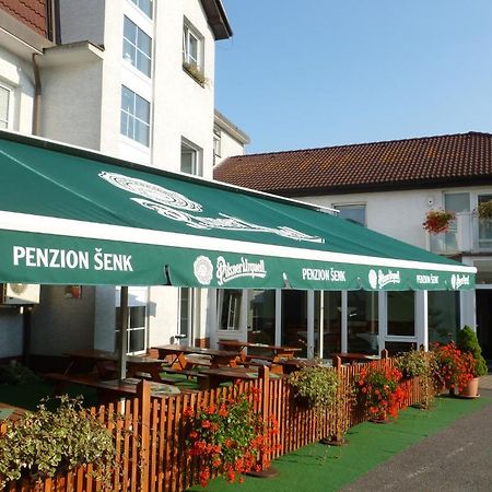 Penzion Senk Pardubice Hotel Exterior photo