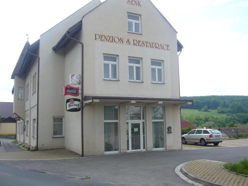 Penzion Senk Pardubice Hotel Exterior photo