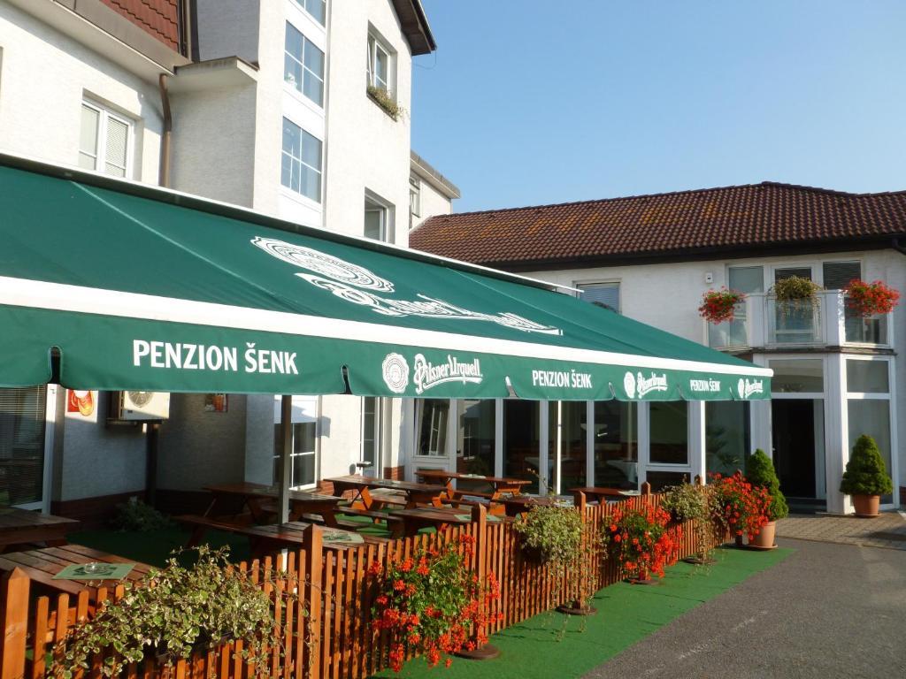 Penzion Senk Pardubice Hotel Exterior photo