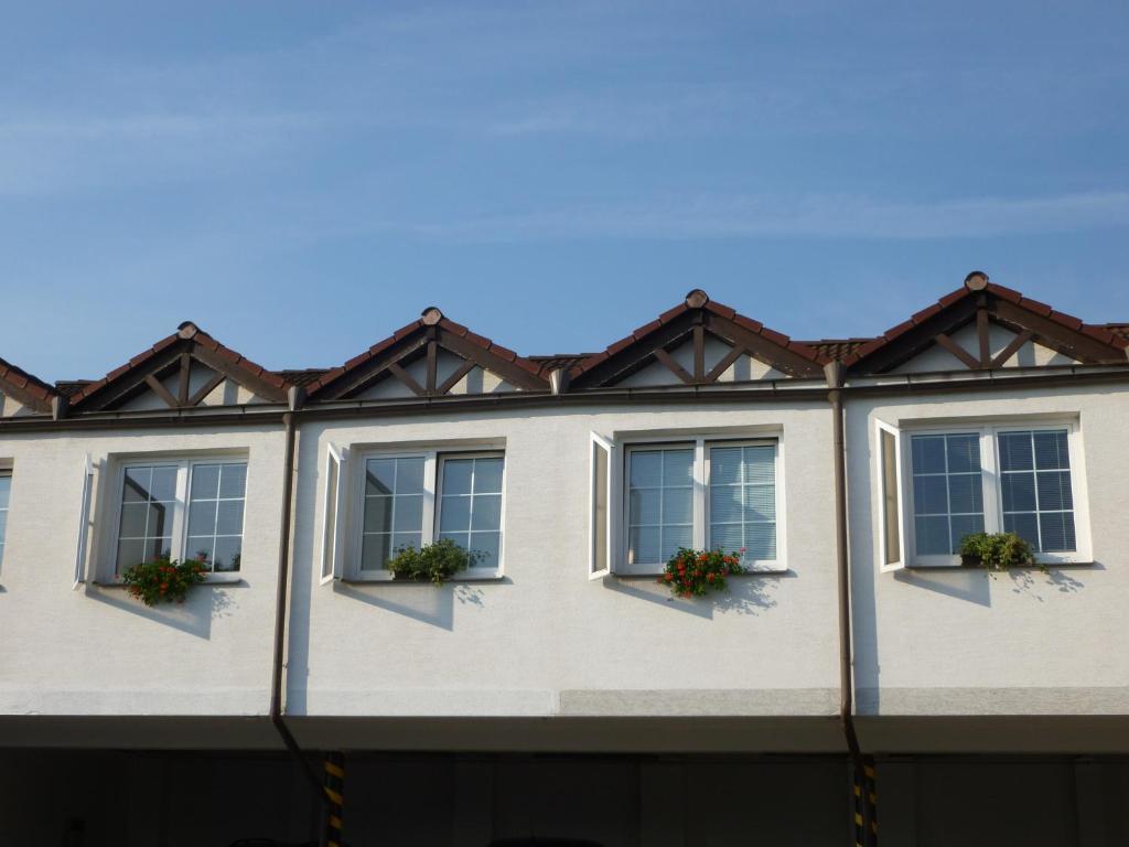 Penzion Senk Pardubice Hotel Exterior photo