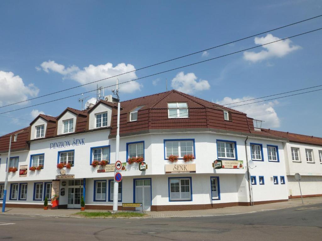 Penzion Senk Pardubice Hotel Exterior photo