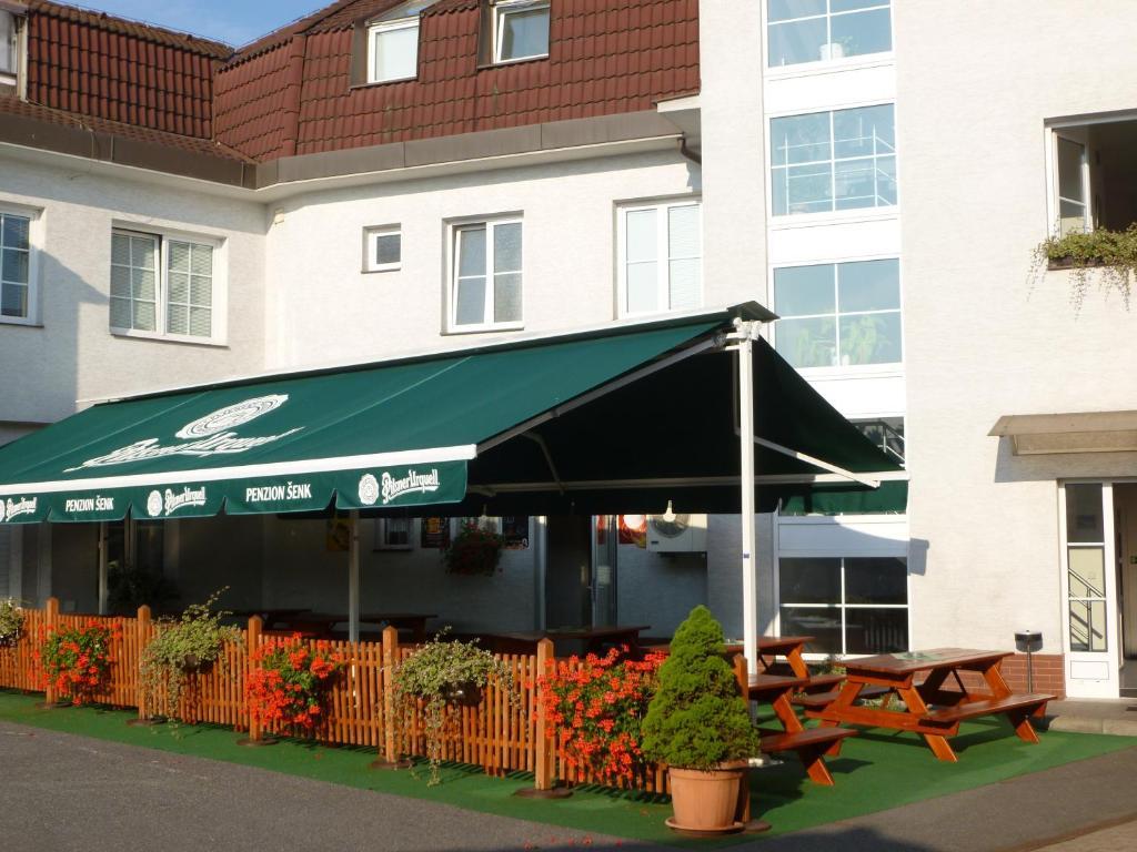 Penzion Senk Pardubice Hotel Exterior photo